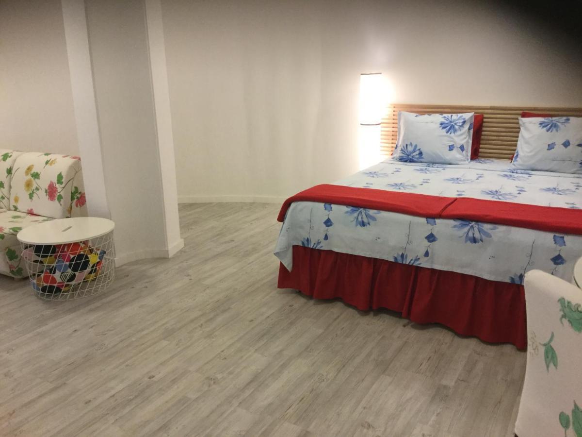 Red Cozy Stay Limassol Værelse billede