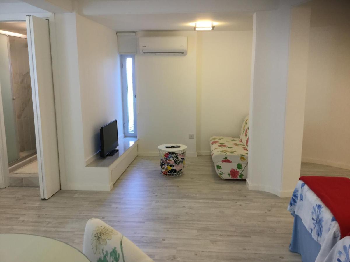 Red Cozy Stay Limassol Eksteriør billede