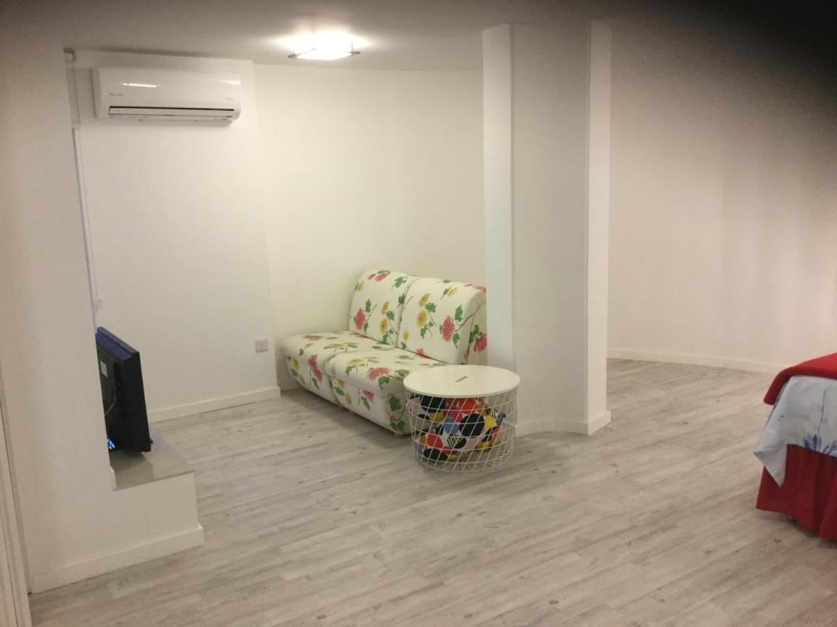 Red Cozy Stay Limassol Eksteriør billede