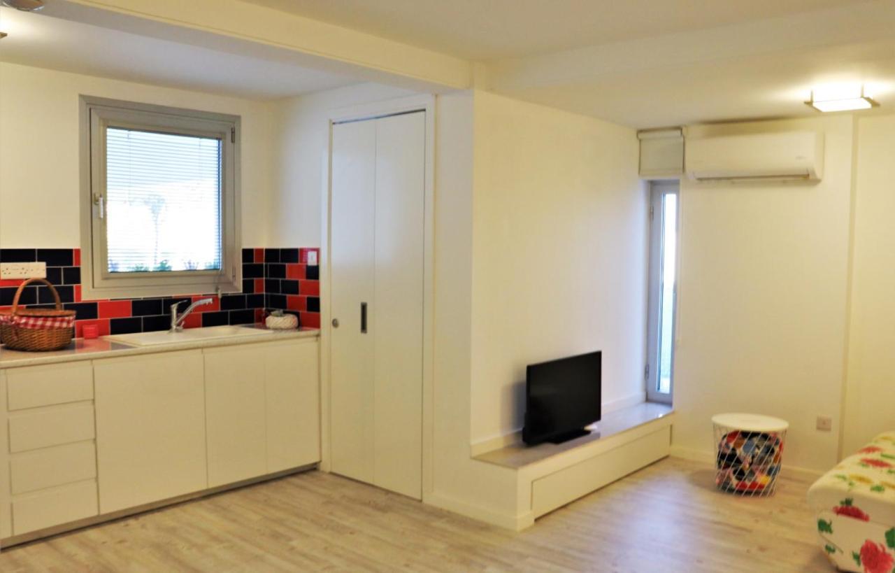 Red Cozy Stay Limassol Eksteriør billede