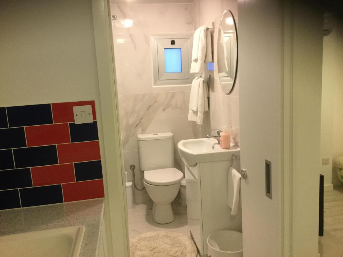 Red Cozy Stay Limassol Eksteriør billede